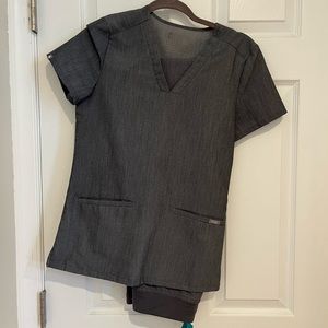 Figs Grey Scrub Set. XXS top and XS bottom